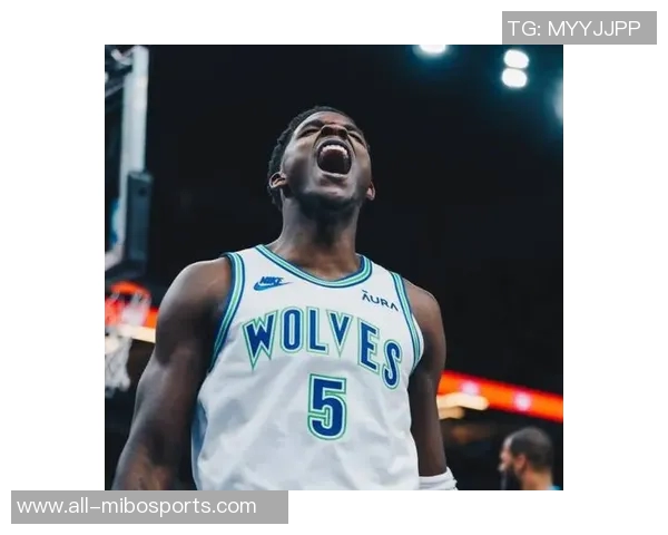 爱德华兹表现出色第三节独揽15分助球队轻松取胜19投9中斩获25分7篮板5助攻