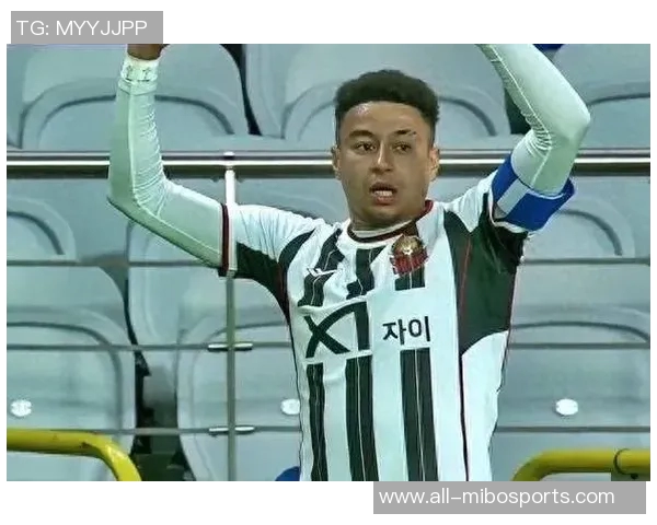 上海球迷酒店守候林加德成功获得全套签名留念