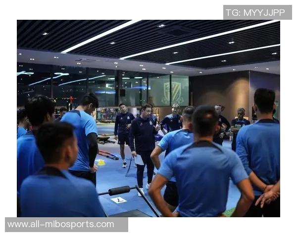 再集结时刻拉米罗带领球队开启新赛季首堂训练课